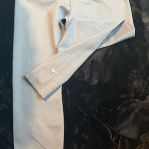 BRAND NEW Nike Light Gray Active Leggings